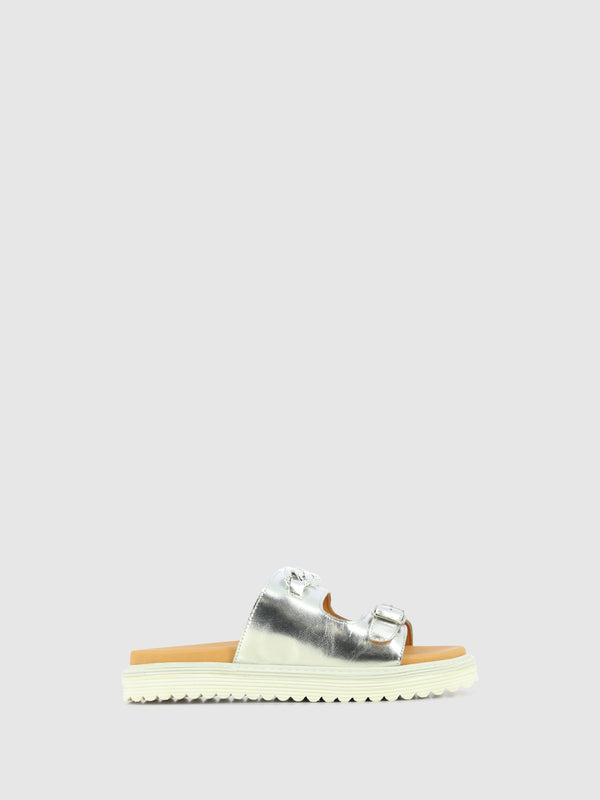 Sandálias com Apliques em Prateado